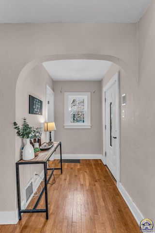 2716 SW 13th ST, Topeka, KS 66604