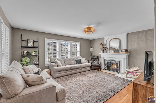 2716 SW 13th ST, Topeka, KS 66604