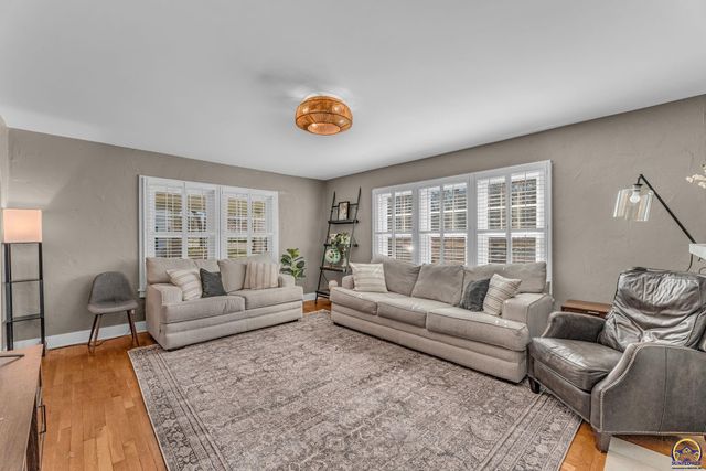 2716 SW 13th ST, Topeka, KS 66604