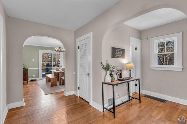 2716 SW 13th ST, Topeka, KS 66604