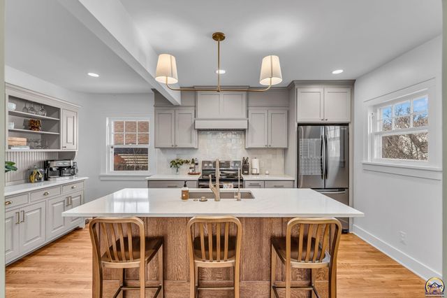 2716 SW 13th ST, Topeka, KS 66604