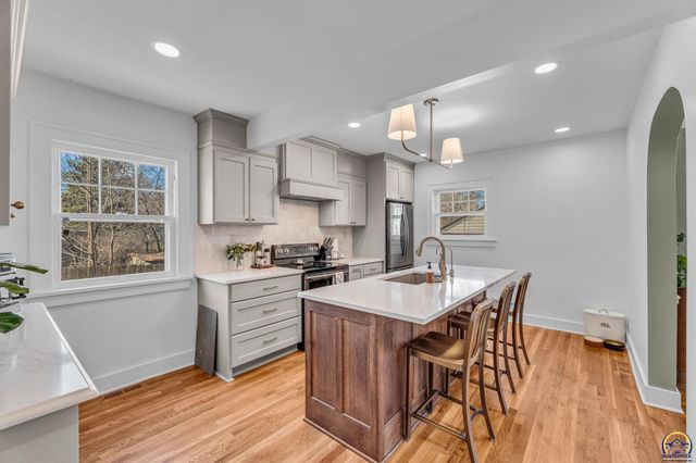 2716 SW 13th ST, Topeka, KS 66604