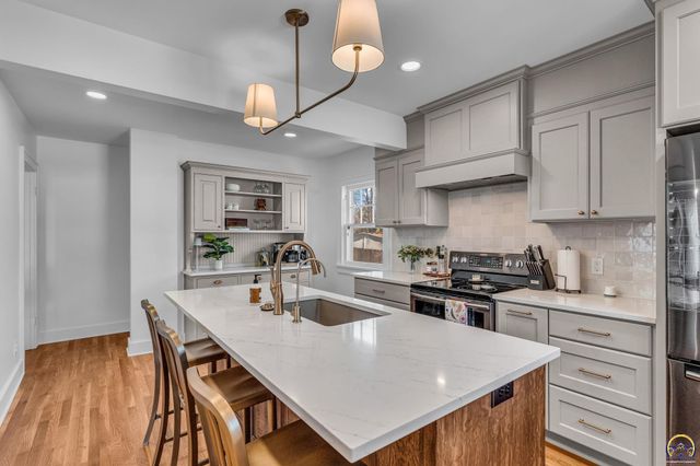 2716 SW 13th ST, Topeka, KS 66604