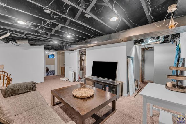 2716 SW 13th ST, Topeka, KS 66604