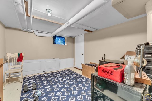 2716 SW 13th ST, Topeka, KS 66604