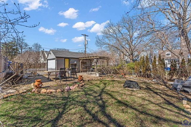 2716 SW 13th ST, Topeka, KS 66604