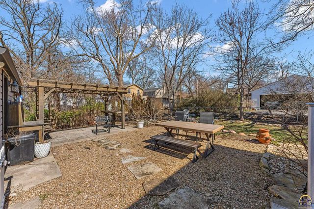 2716 SW 13th ST, Topeka, KS 66604