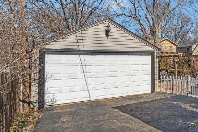 2716 SW 13th ST, Topeka, KS 66604