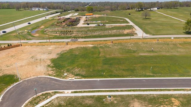 1795 S Pinecone Path, Springfield, MO 65809