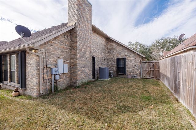6152 Saint Denis St, Corpus Christi, TX 78414