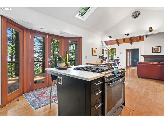 4068 Sw HEWETT Blvd, Portland, OR 97221