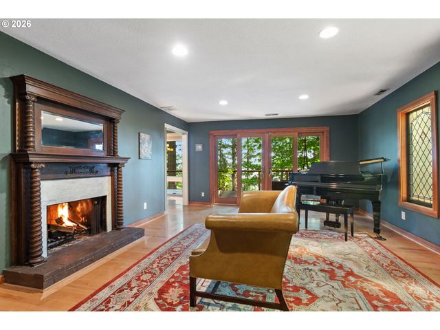 4068 Sw HEWETT Blvd, Portland, OR 97221