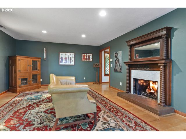 4068 Sw HEWETT Blvd, Portland, OR 97221