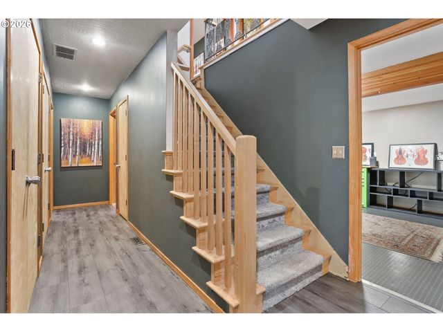 4068 Sw HEWETT Blvd, Portland, OR 97221