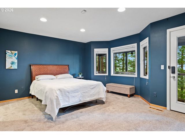 4068 Sw HEWETT Blvd, Portland, OR 97221