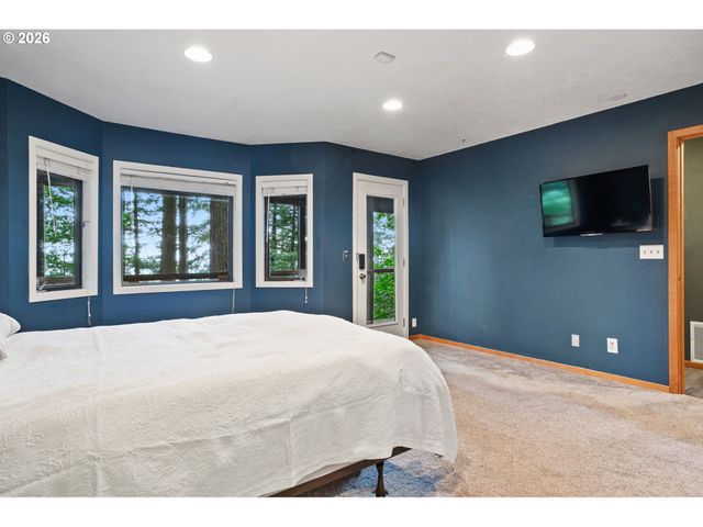 4068 Sw HEWETT Blvd, Portland, OR 97221