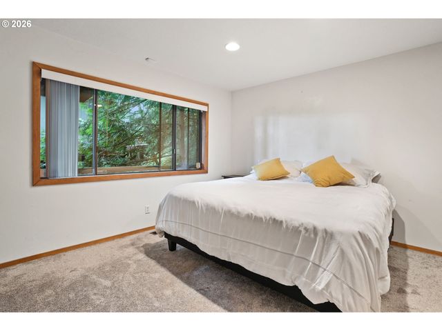 4068 Sw HEWETT Blvd, Portland, OR 97221