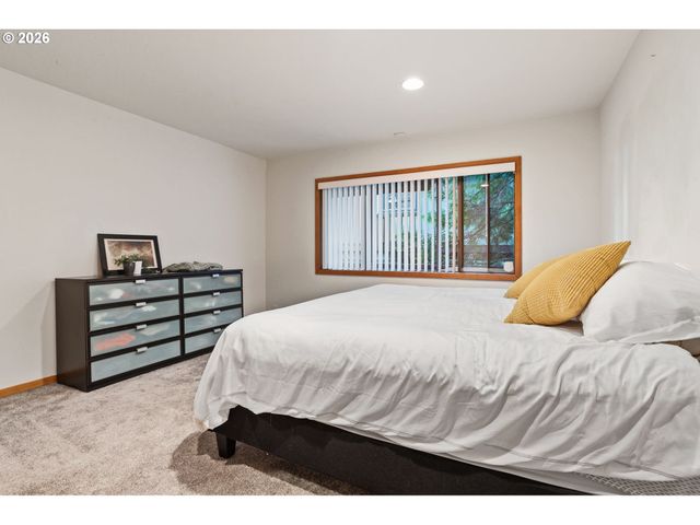 4068 Sw HEWETT Blvd, Portland, OR 97221