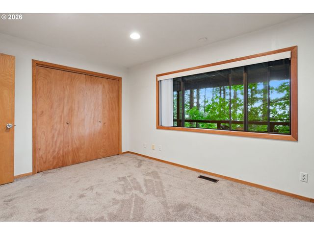 4068 Sw HEWETT Blvd, Portland, OR 97221