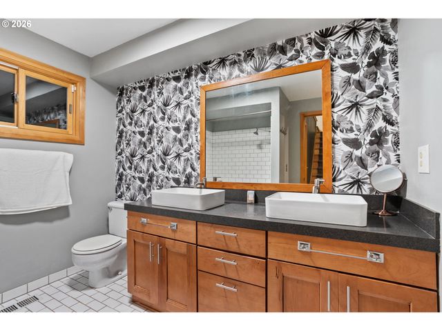 4068 Sw HEWETT Blvd, Portland, OR 97221