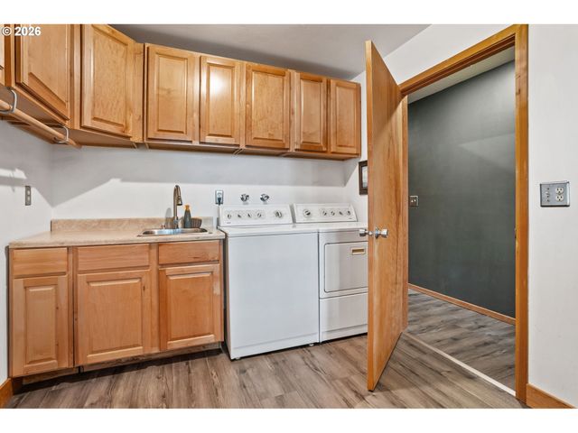 4068 Sw HEWETT Blvd, Portland, OR 97221