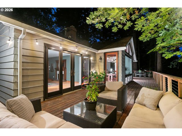 4068 Sw HEWETT Blvd, Portland, OR 97221