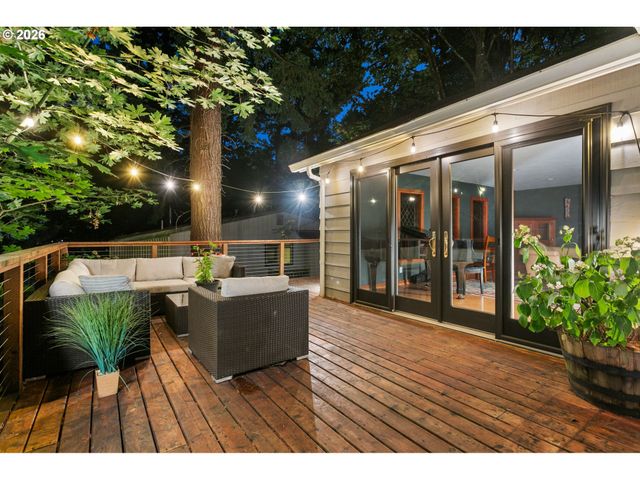 4068 Sw HEWETT Blvd, Portland, OR 97221