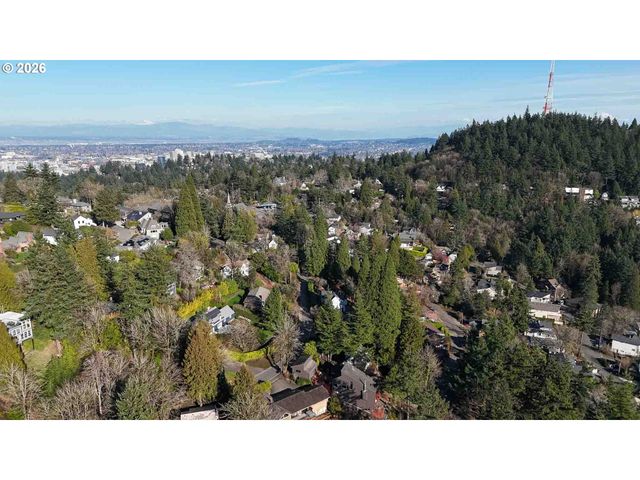 4068 Sw HEWETT Blvd, Portland, OR 97221