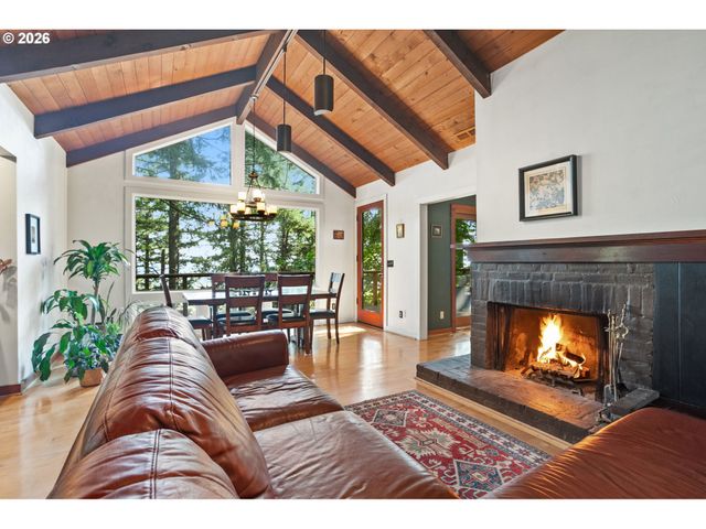 4068 Sw HEWETT Blvd, Portland, OR 97221