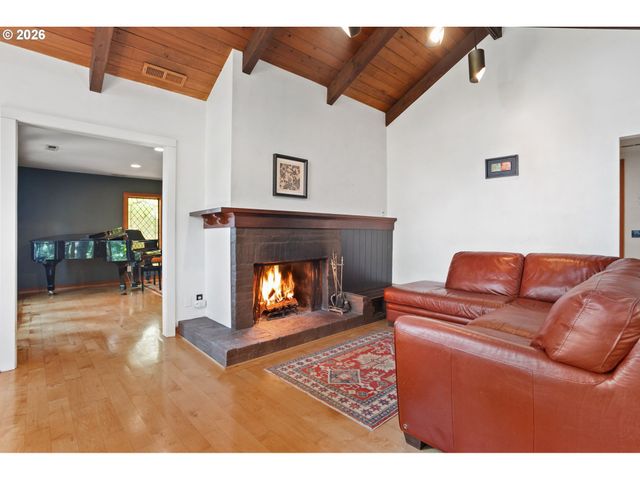 4068 Sw HEWETT Blvd, Portland, OR 97221