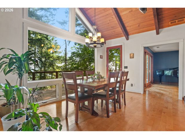 4068 Sw HEWETT Blvd, Portland, OR 97221