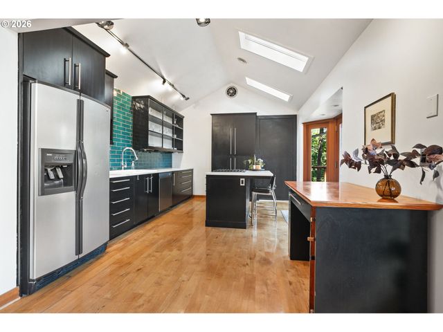 4068 Sw HEWETT Blvd, Portland, OR 97221