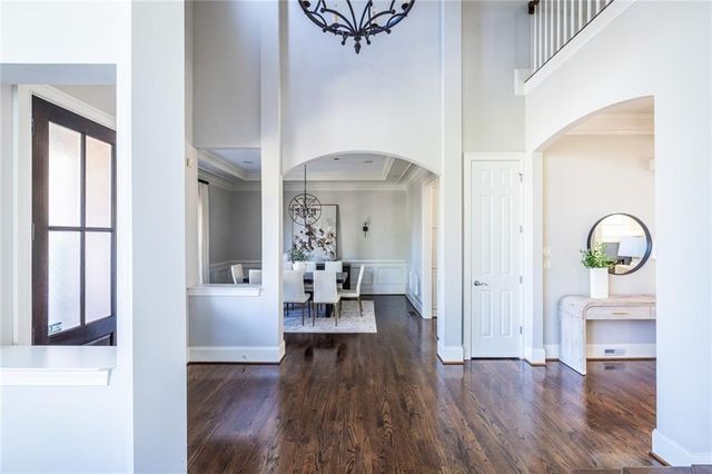 825 Glengate Place, Atlanta, GA 30328