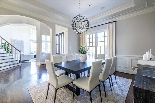 825 Glengate Place, Atlanta, GA 30328