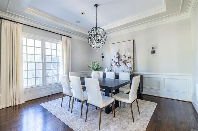 825 Glengate Place, Atlanta, GA 30328