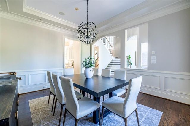 825 Glengate Place, Atlanta, GA 30328