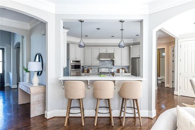 825 Glengate Place, Atlanta, GA 30328