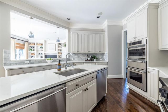 825 Glengate Place, Atlanta, GA 30328
