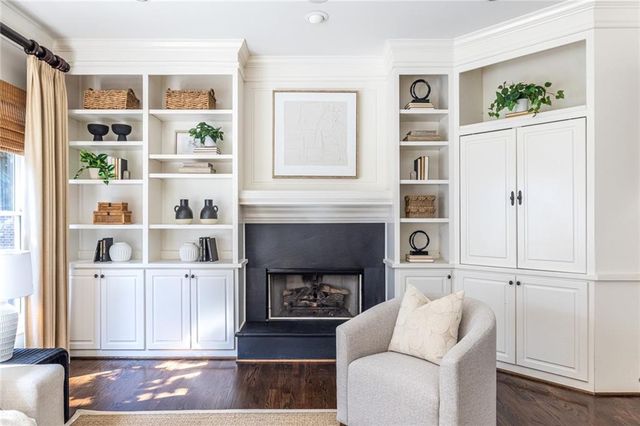 825 Glengate Place, Atlanta, GA 30328