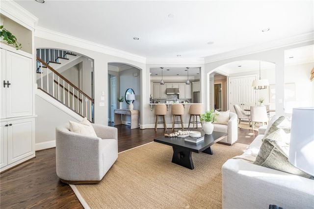 825 Glengate Place, Atlanta, GA 30328