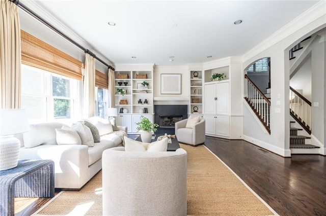 825 Glengate Place, Atlanta, GA 30328