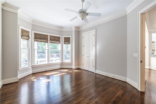 825 Glengate Place, Atlanta, GA 30328