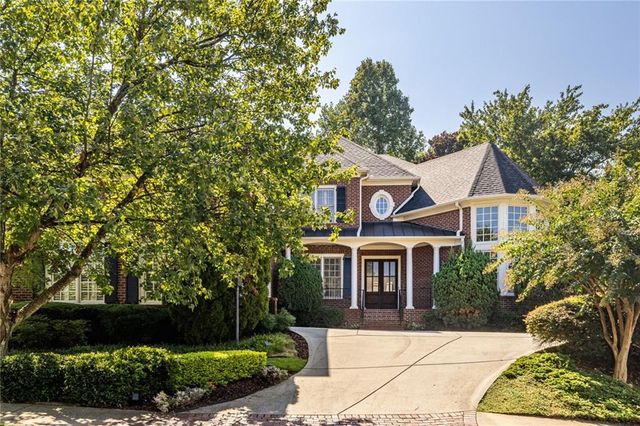 825 Glengate Place, Atlanta, GA 30328