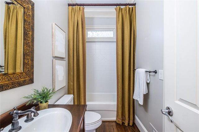 825 Glengate Place, Atlanta, GA 30328