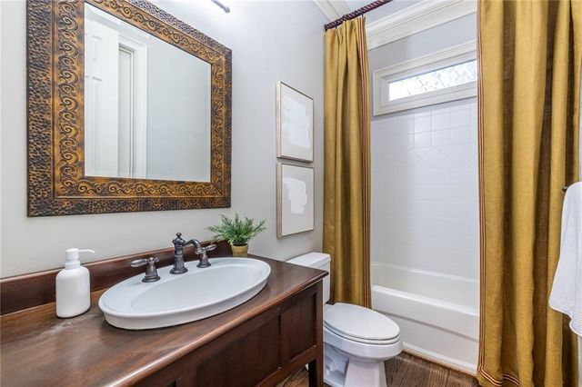 825 Glengate Place, Atlanta, GA 30328