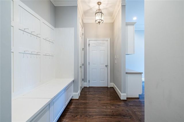 825 Glengate Place, Atlanta, GA 30328