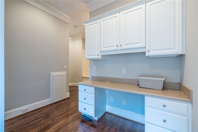 825 Glengate Place, Atlanta, GA 30328