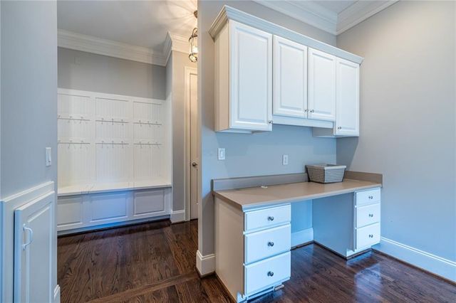 825 Glengate Place, Atlanta, GA 30328