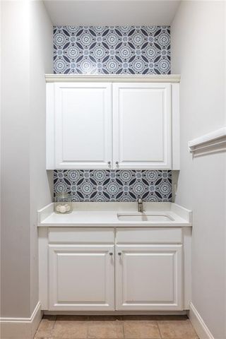 825 Glengate Place, Atlanta, GA 30328