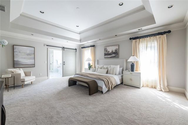 825 Glengate Place, Atlanta, GA 30328